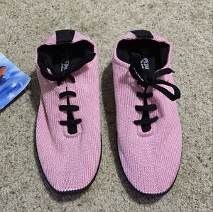 NWT Arcopedico Walking Shoes Pink Size 43